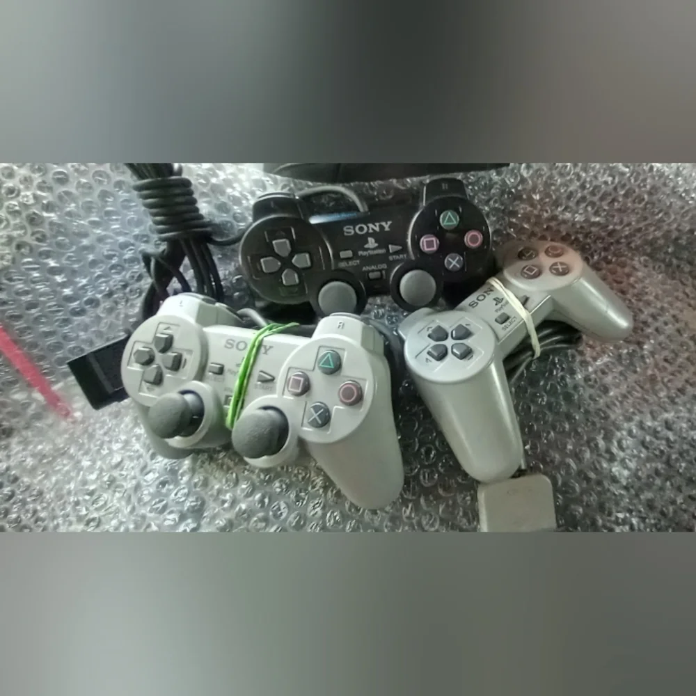 PS1, 3 controllers, 5 games.